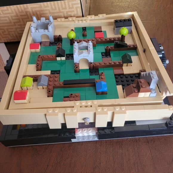 LEGO Ideas: Maze 21305 100% Complete Instructions And Box Included - Picture 9 of 11